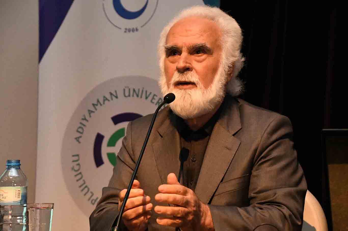 "Büyük olayların tarihleriyle ilgilenirken, büyük fikirlere ilgi duymayı unuttuk" "Büyük olayların tarihleriyle ilgilenirken, büyük fikirlere ilgi duymayı unuttuk"